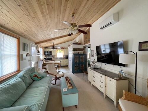 Cypress Cottage -Waterview- LINENS AND TOWELS /Beach Supplies Provided