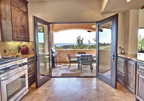 Fridge, microwave, oven, stovetop - Casa Pelicano : 3 BR, 3.5 BA House in Cambria, Sleeps 6 (Cambria)