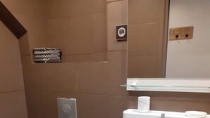 A bathroom with a toilet, sink, and mirror. - Apartment near metro (Boulogne-Billancourt)