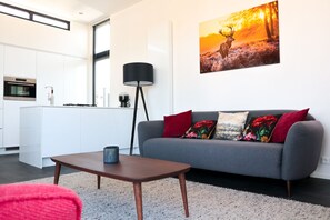 Télévision à écran plat de 32 pouces avec chaînes par câble, télévision