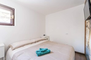 1 bedroom, travel crib, free WiFi, bed sheets