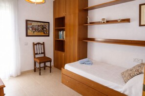 Căn hộ, 4 phòng ngủ, ban công, quang cảnh thành phố | 4 phòng ngủ 