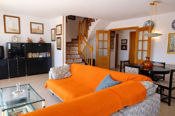 Apartment, 4 Schlafzimmer, Balkon, Stadtblick | Wohnzimmer