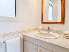 Appartement, 4 slaapkamers, balkon, uitzicht op de stad | Badkamer