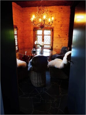 Dining room - Chalet With Panoramic Views of the Mountains of the Oberland and Lake Thun (Sigriswil)