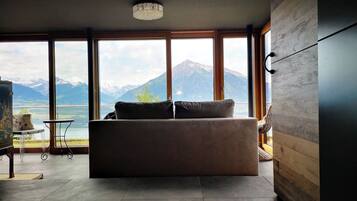 Chalet, 1 Bedroom, Smoking, Balcony | Living area | Books