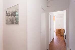 Apartment, 1 Bedroom, Balcony, Ocean View | Hallway