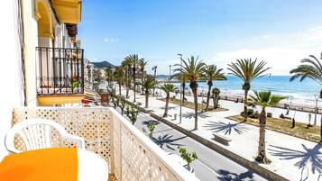 Apartment, 1 Bedroom, Balcony, Ocean View | Outdoor dining