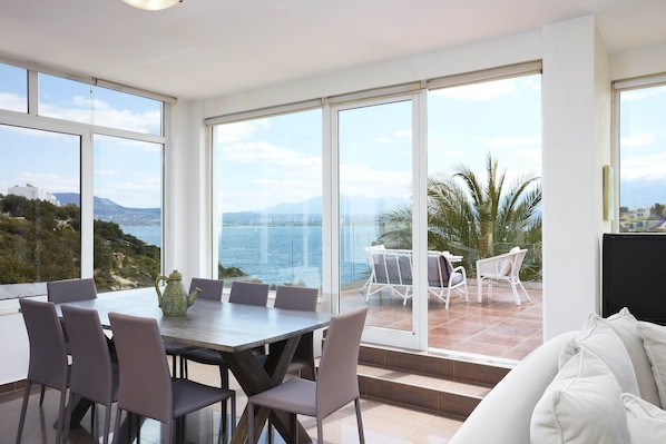 Vila, 4 quartos, lareira | Sala de estar