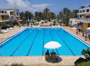 Outdoor pool - Chalet Solemar Resort, 1br, Sea View And Wifi (Zouq Mkayel)
