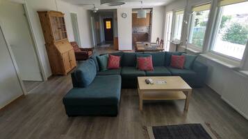 House, 3 Bedrooms, Balcony, Garden View | Dining