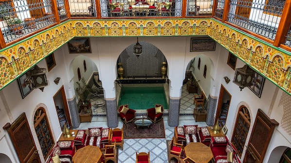 Chambre, 1 chambre, piscine privée, vue ville | Restauration