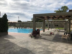 Pool - Chalet In Batrouna Parc-gazon-pool-new Resort (Batroun)
