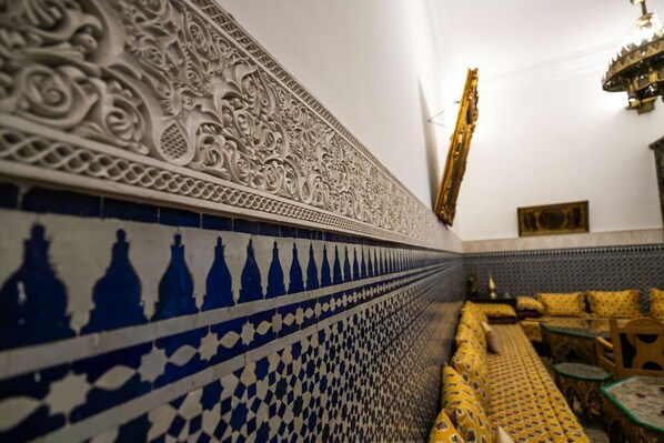 المنشأة من الداخل