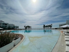 Appartement, 2 chambres, balcon, vue jardin | Piscine | Piscine extérieure