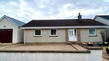 House, 3 Bedrooms, Patio, Garden View | Exterior