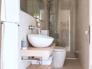Apartment, 2 Bedrooms, Accessible, Balcony | Bathroom - Period Luxury Apartment in Barcelona Prime Location With Street View (Barcelona)