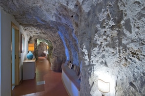 Villa, 3 Bedrooms, Smoking, Balcony | Hallway
