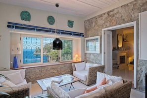 Villa, 3 Bedrooms, Smoking, Balcony | Living room