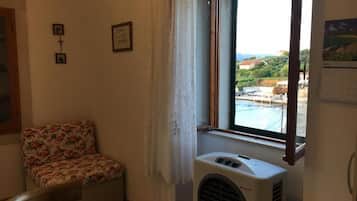 Apartment, 1 Bedroom, Smoking, Patio | Interior