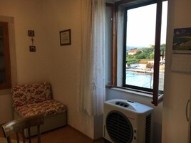 Apartment, 1 Bedroom, Smoking, Patio | Interior
