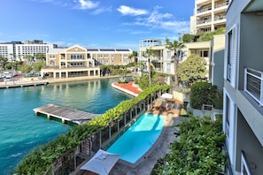 Apartamento, 2 quartos, sacada | Fachada