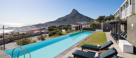 Apartment, 1 Schlafzimmer, Terrasse, Meerblick | Pool | Außenpool