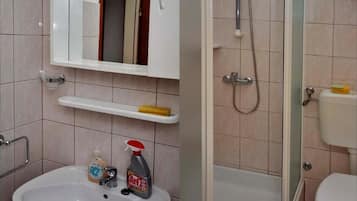 Apartment, 1 Bedroom, Smoking, Patio | Bathroom