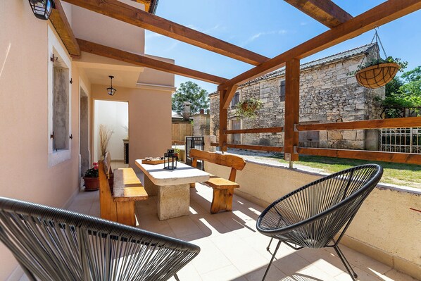 Outdoor dining - Almar in Rakalj  - Haus für 4 Personen (Rakalj)