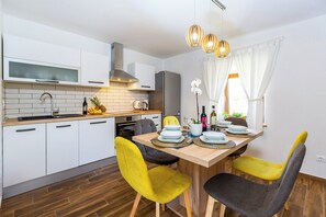Frigorífic, forn, placa de cuina i rentaplats
