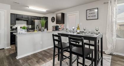 BMT GRADUATION 🔥 5MN TO LACKLAND AFB 🔥 DISABLED VETERAN OWNED