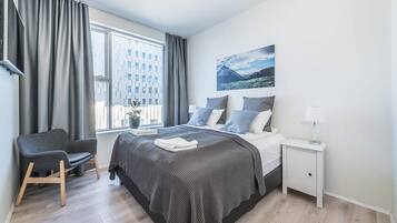 2 habitaciones, tabla de planchar con plancha, wifi y ropa de cama