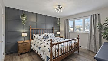 3 bedrooms, iron/ironing board, travel crib, free WiFi