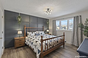 3 slaapkamers, een strijkplank/strijkijzer, reisbedje, gratis wifi