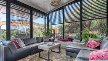 Télévision, Netflix, services de streaming, chaßne hi-fi