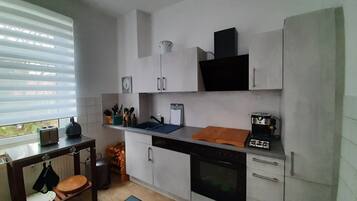 Kühlschrank, Herdplatte, Geschirrspüler