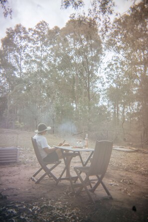 Outdoor dining - Tiny House 800 at the Vintry by Tiny Away (Pokolbin)