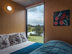 1 bedroom, bed sheets - Little Enniskillen by Tiny Away (Grose Vale)