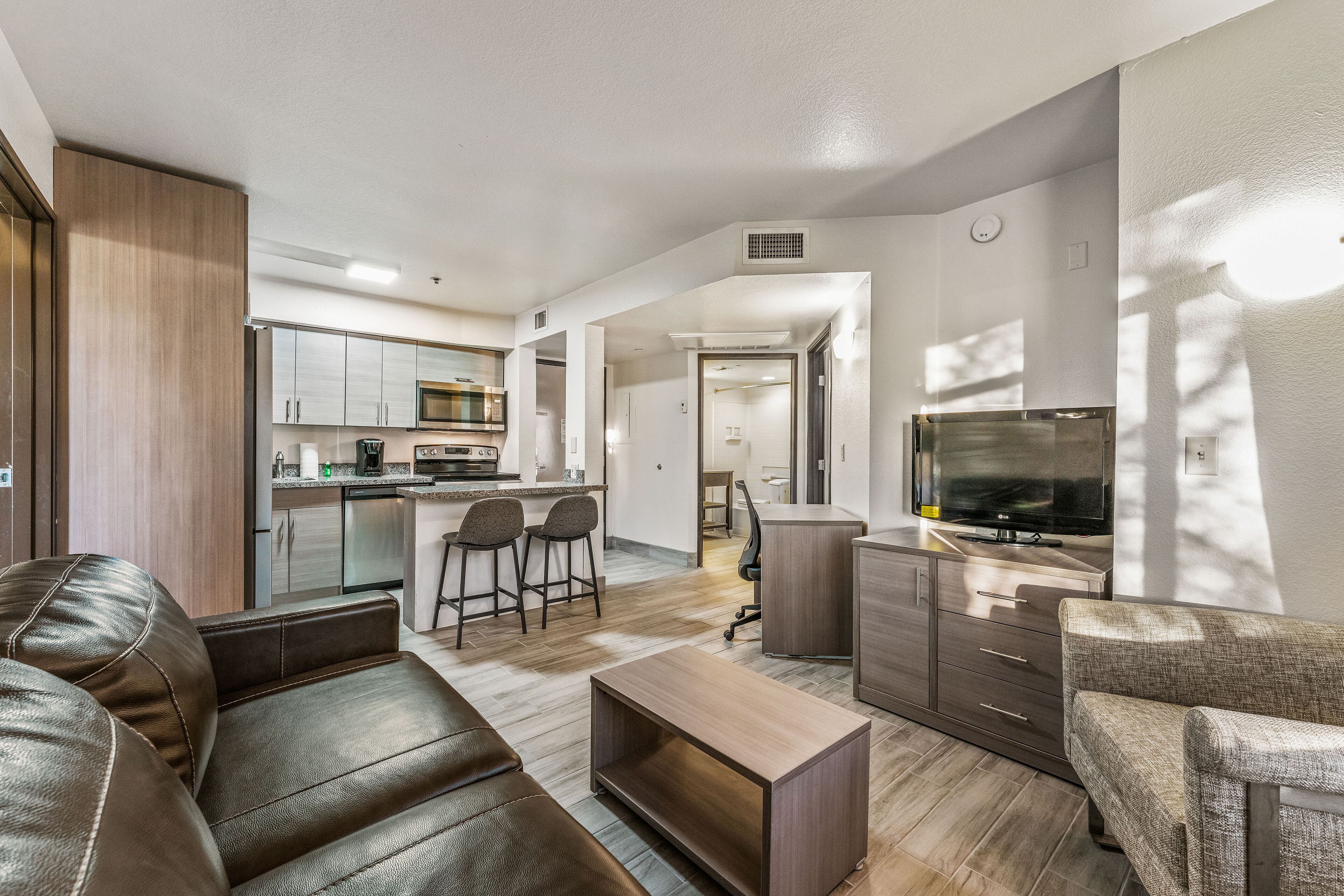 布置獨特、  書桌、筆電工作空間、免費無線上網