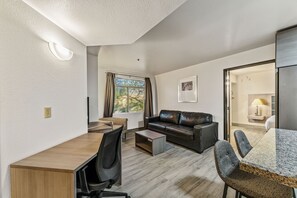 獨特裝修、書桌、手提電腦工作空間、免費 Wi-Fi