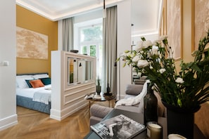 Suite estudio básica | Tabla de planchar con plancha, wifi, ropa de cama