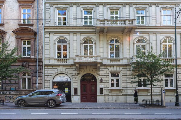 Estudio City | Exterior