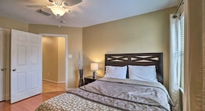 4 habitaciones, escritorio, tabla de planchar con plancha y wifi