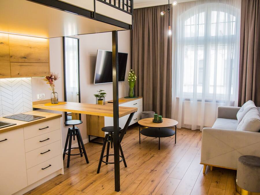Habitación cuádruple de diseño | Zona de estar | Una televisión
