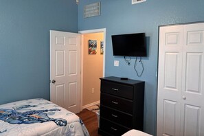 2 chambres, fer et planche à repasser, Wi-Fi, draps fournis