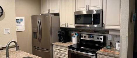 Fridge, microwave, stovetop, dishwasher