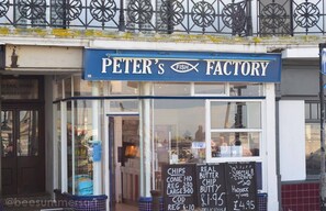 Exterior detail - Newly Refurbished - Margate Sunset Retreat - Direct Sea Views (Margate)