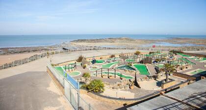 Newly Refurbished - Margate Sunset Retreat - Direct Sea Views
