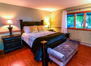 4 bedrooms, desk, iron/ironing board, free WiFi