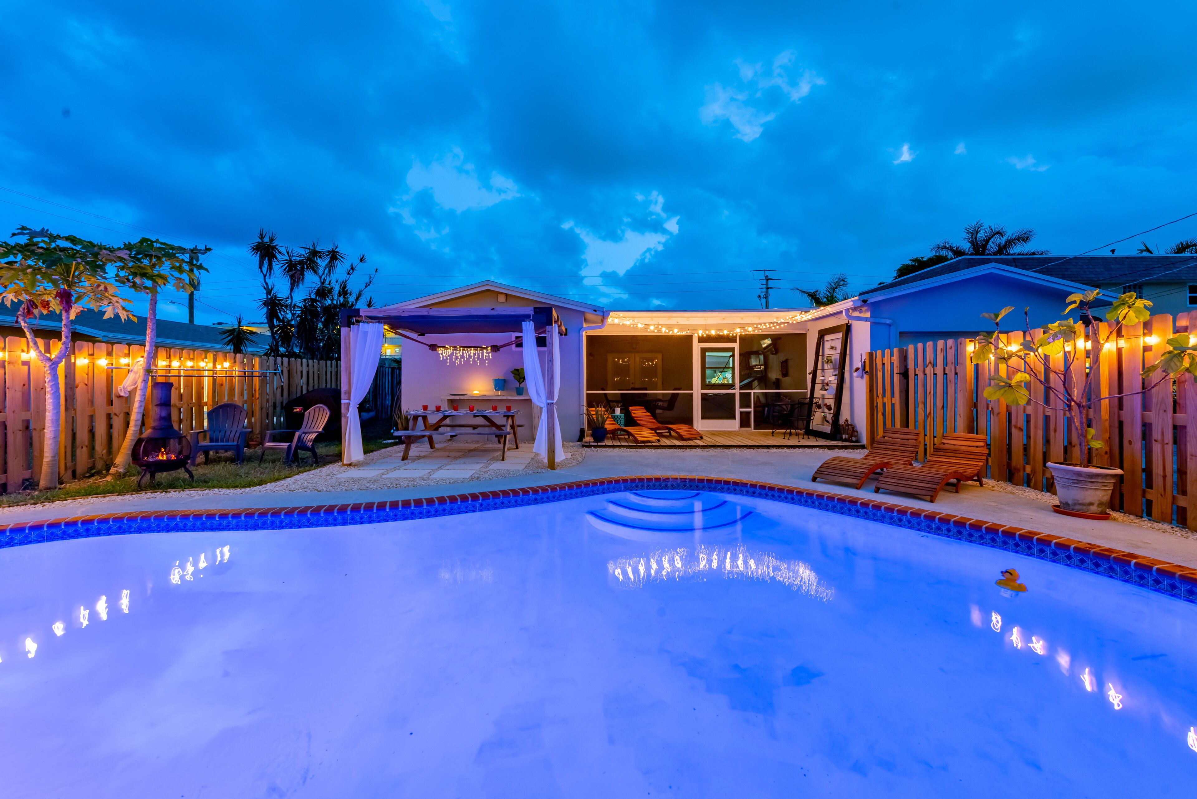 KING SUITE Dania Beach Pool Home!